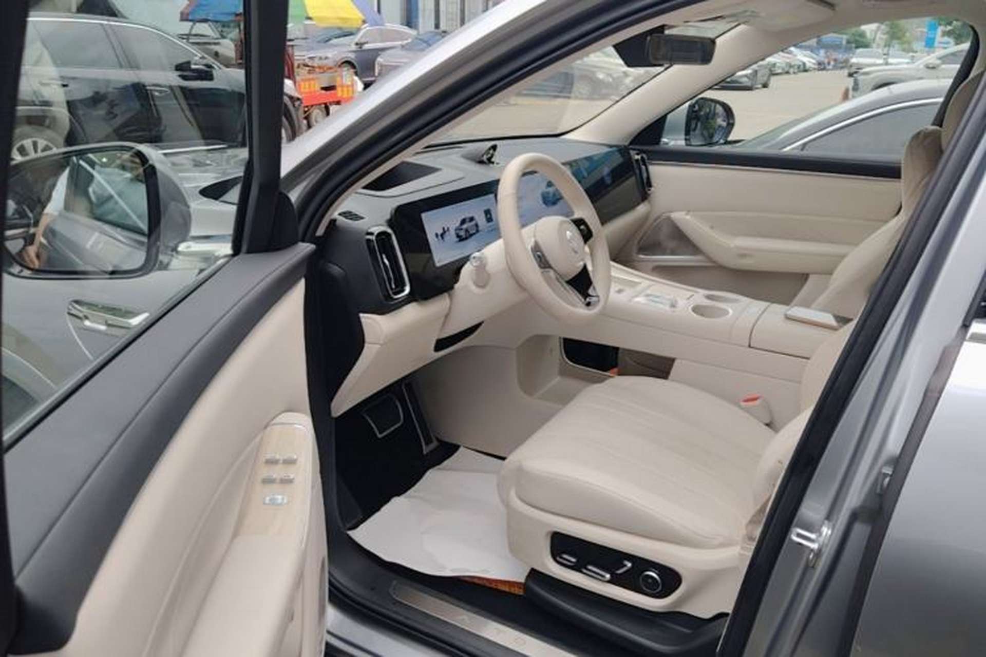 Used Hima AITO M8 2025 Extended-Range Ultra Version 53.4 kWh 6-Seater Edition Driver Seat