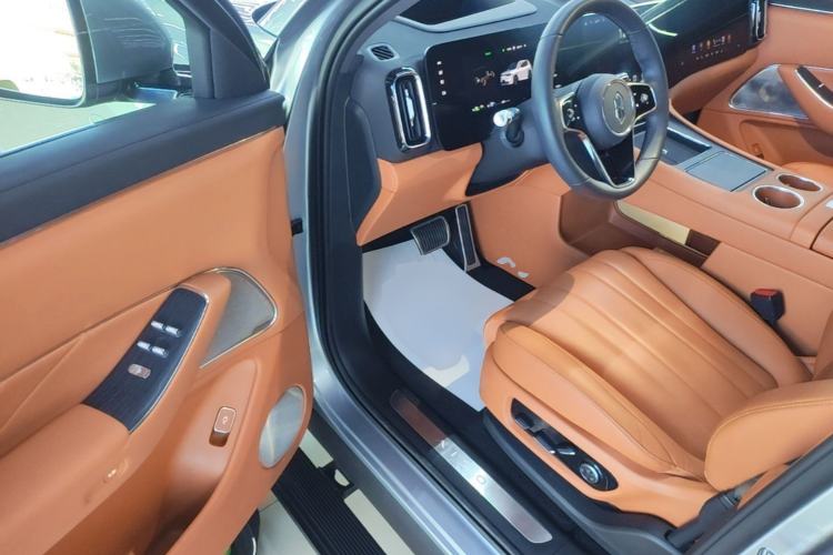 Used Hima AITO M8 2025 Extended-Range Ultra Version 53.4 kWh 5-Seater Edition Driver Seat