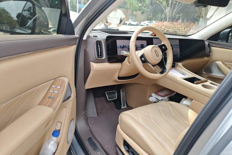 Used Hima AITO M8 2025 Extended-Range Max+ Version 53.4 kWh 6-Seater Edition Driver Seat