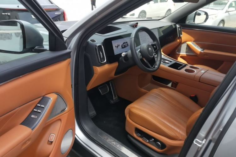Used Hima AITO M8 2025 Extended-Range Max+ Version 53.4 kWh 5-Seater Edition Driver Seat
