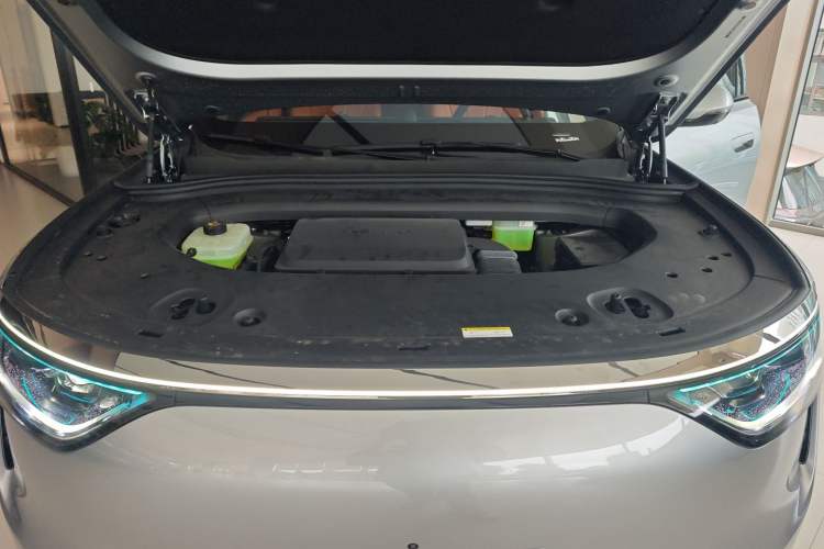 Used Hima AITO M8 2025 Extended-Range Ultra Version 53.4 kWh 5-Seater Edition Engine Bay