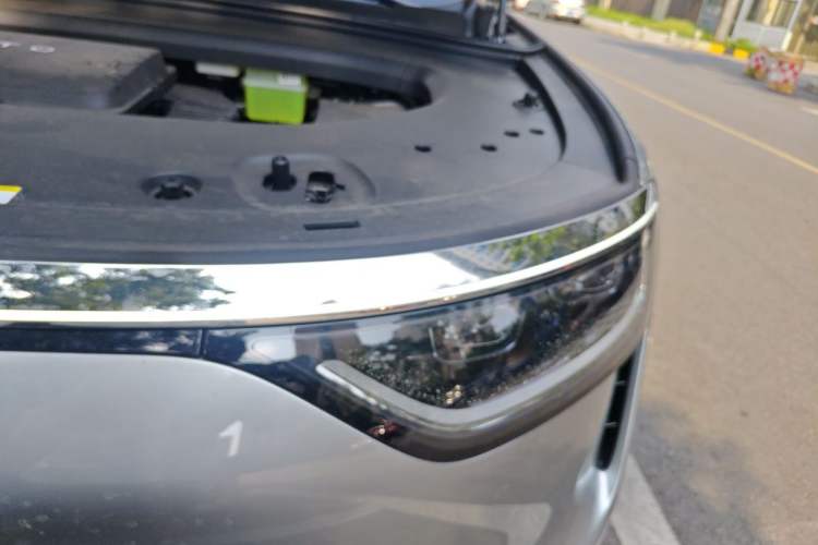 Used Hima AITO M8 2025 Extended-Range Max+ Version 53.4 kWh 6-Seater Edition Engine Bay Left