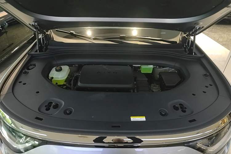 Used Hima AITO M8 2025 Extended-Range Ultra Version 53.4 kWh 5-Seater Edition Engine Bay