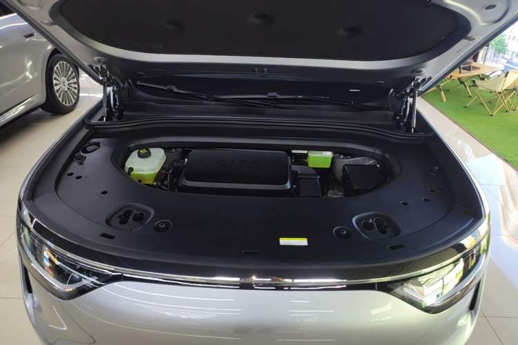 Used Hima AITO M8 2025 Extended-Range Ultra Version 53.4 kWh 5-Seater Edition Engine Bay