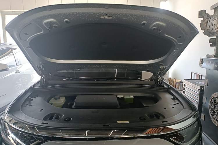 Used Hima AITO M8 2025 Extended-Range Ultra Version 53.4 kWh 5-Seater Edition Engine Bay