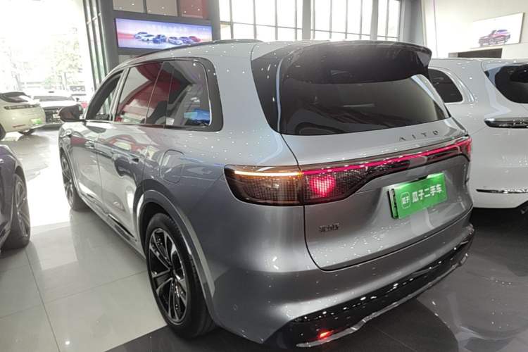Used Hima AITO M8 2025 Extended-Range Ultra Version 53.4 kWh 5-Seater Edition Exterior 2