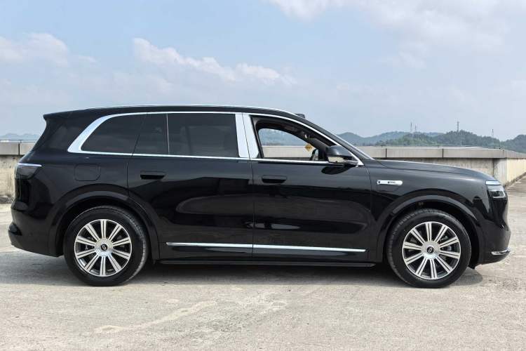 Used Hima AITO M8 2025 Extended-Range Max+ Version 53.4 kWh 6-Seater Edition Exterior 2