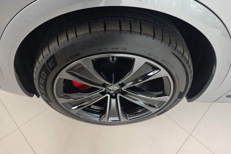 Used Hima AITO M8 2025 Extended-Range Ultra Version 53.4 kWh 5-Seater Edition Exterior 4