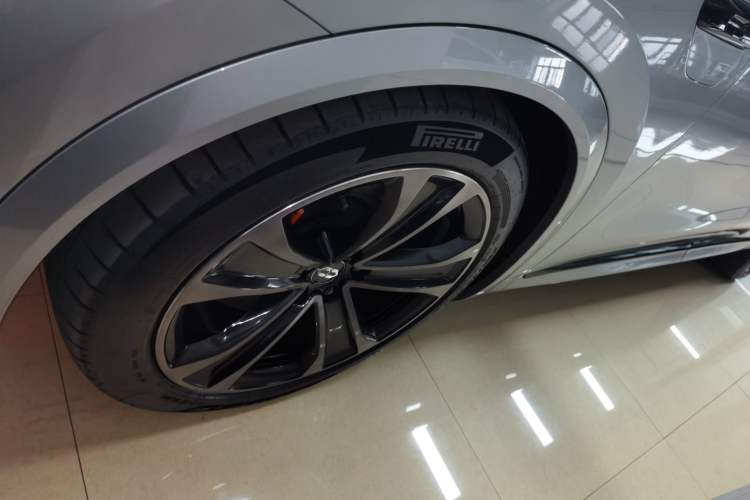 Used Hima AITO M8 2025 Extended-Range Ultra Version 53.4 kWh 5-Seater Edition Exterior 4