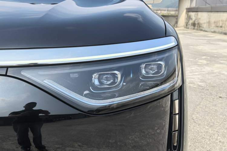 Used Hima AITO M8 2025 Extended-Range Max+ Version 53.4 kWh 6-Seater Edition Exterior 4
