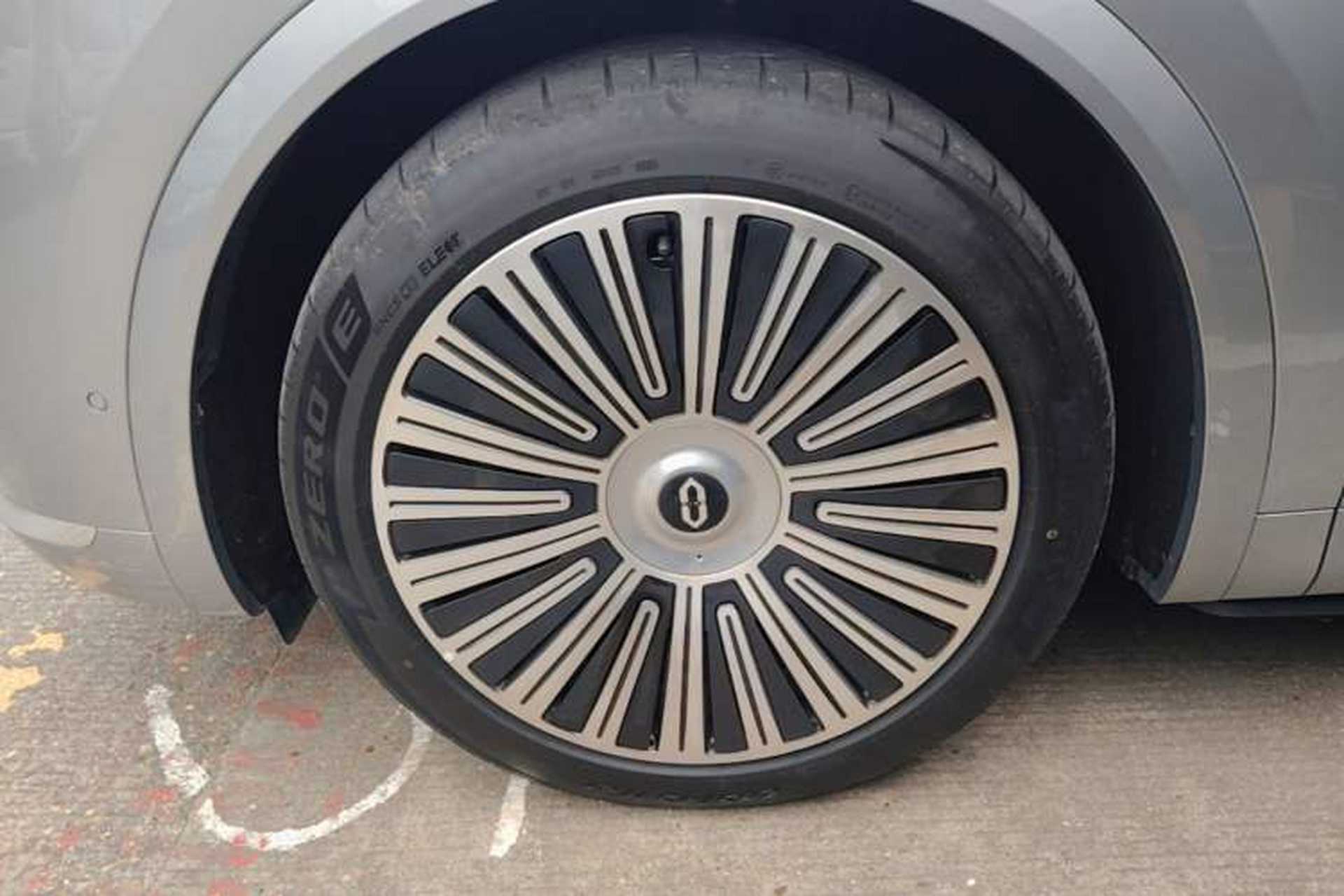 Used Hima AITO M8 2025 Extended-Range Ultra Version 53.4 kWh 6-Seater Edition Exterior 4