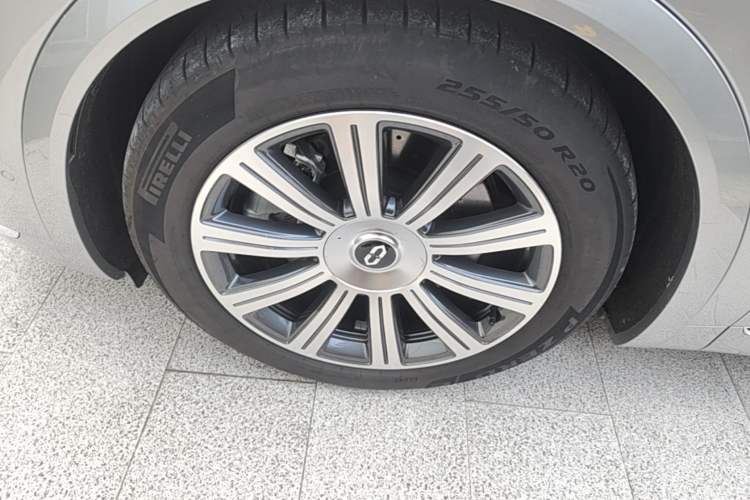 Used Hima AITO M8 2025 Extended-Range Max+ Version 53.4 kWh 6-Seater Edition Exterior 4