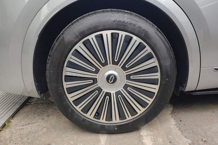 Used Hima AITO M8 2025 Extended-Range Ultra Version 53.4 kWh 6-Seater Edition Exterior 5