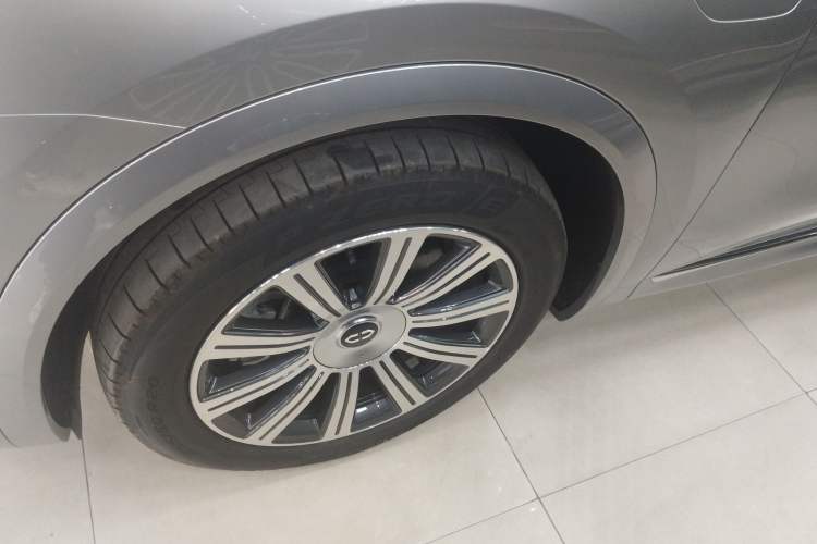 Used Hima AITO M8 2025 Extended-Range Max+ Version 53.4 kWh 5-Seater Edition Exterior 7