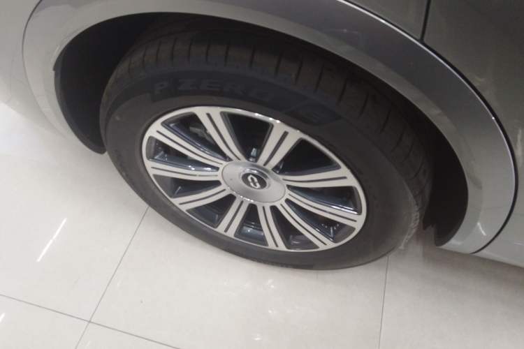 Used Hima AITO M8 2025 Extended-Range Max+ Version 53.4 kWh 5-Seater Edition Exterior 8