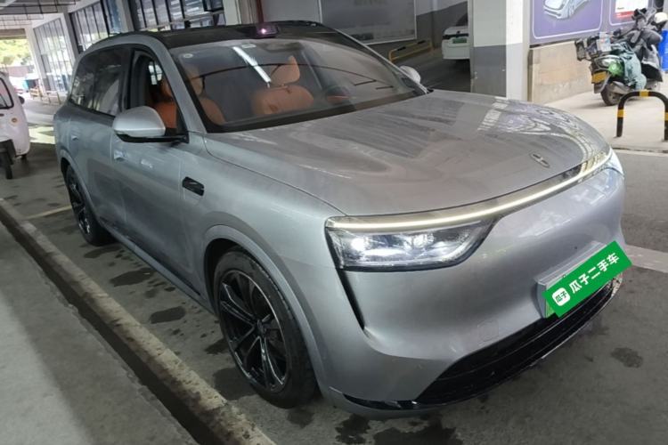 Used Hima AITO M8 2025 Extended-Range Ultra Version 53.4 kWh 5-Seater Edition Front Right 45 Deg