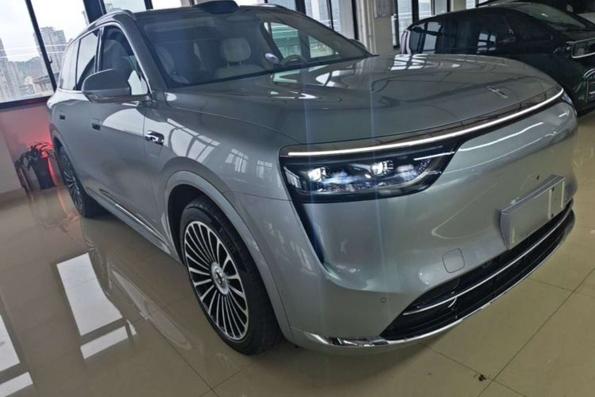 Used Hima AITO M8 2025 Extended-Range Ultra Version 53.4 kWh 6-Seater Edition Front Right 45 Deg