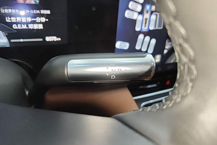 Used Hima AITO M8 2025 Extended-Range Ultra Version 53.4 kWh 5-Seater Edition Gear Lever