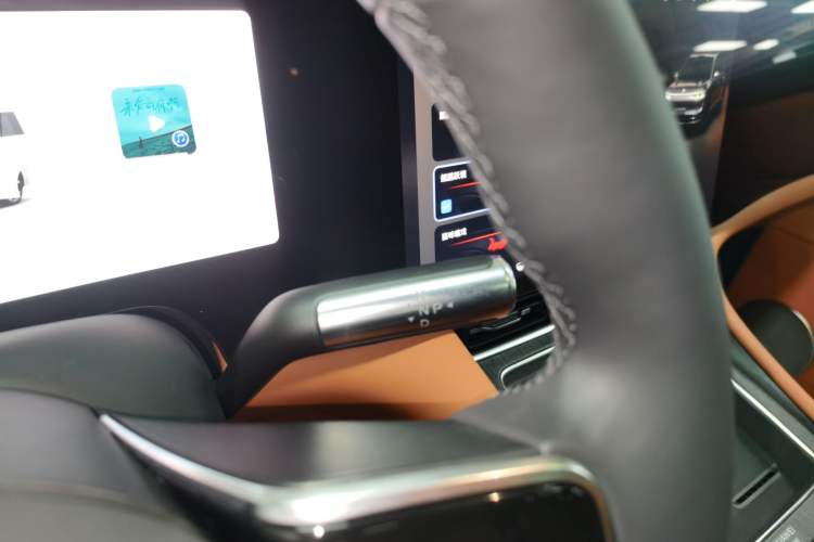 Used Hima AITO M8 2025 Extended-Range Ultra Version 53.4 kWh 5-Seater Edition Gear Lever