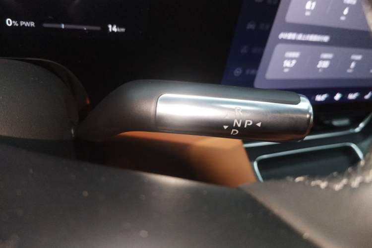 Used Hima AITO M8 2025 Extended-Range Max+ Version 53.4 kWh 5-Seater Edition Gear Lever