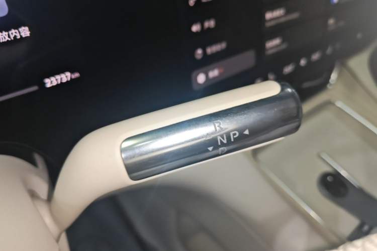 Used Hima AITO M8 2025 Extended-Range Ultra Version 53.4 kWh 6-Seater Edition Gear Lever
