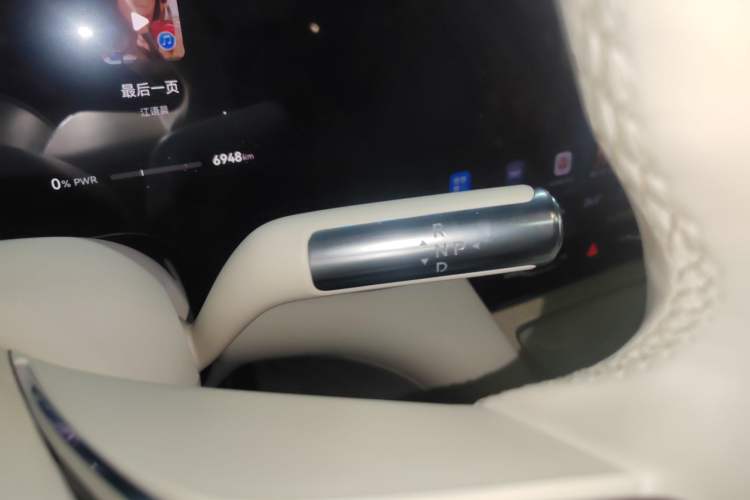 Used Hima AITO M8 2025 Extended-Range Ultra Version 53.4 kWh 5-Seater Edition Gear Lever
