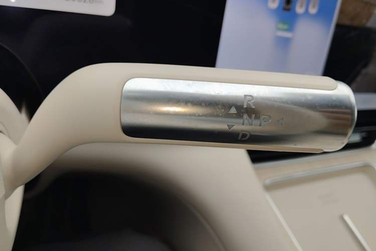 Used Hima AITO M8 2025 Extended-Range Ultra Version 53.4 kWh 6-Seater Edition Gear Lever