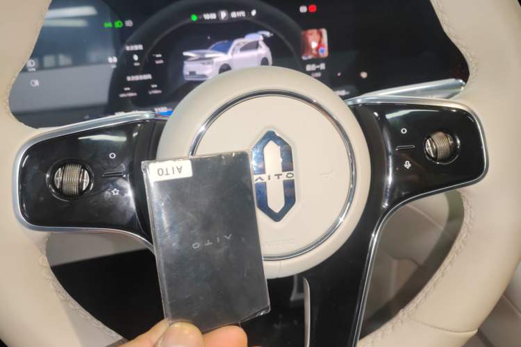 Used Hima AITO M8 2025 Extended-Range Ultra Version 53.4 kWh 5-Seater Edition Interior 1