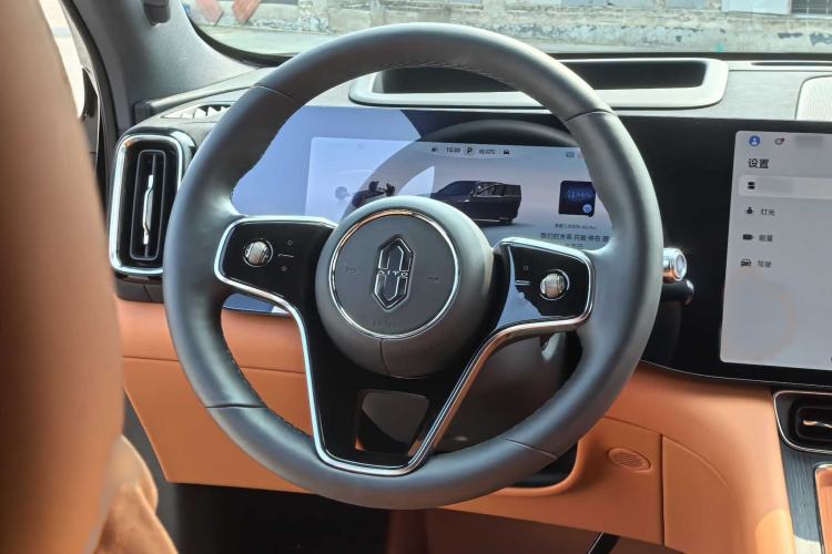 Used Hima AITO M8 2025 Extended-Range Max+ Version 53.4 kWh 6-Seater Edition Interior 2