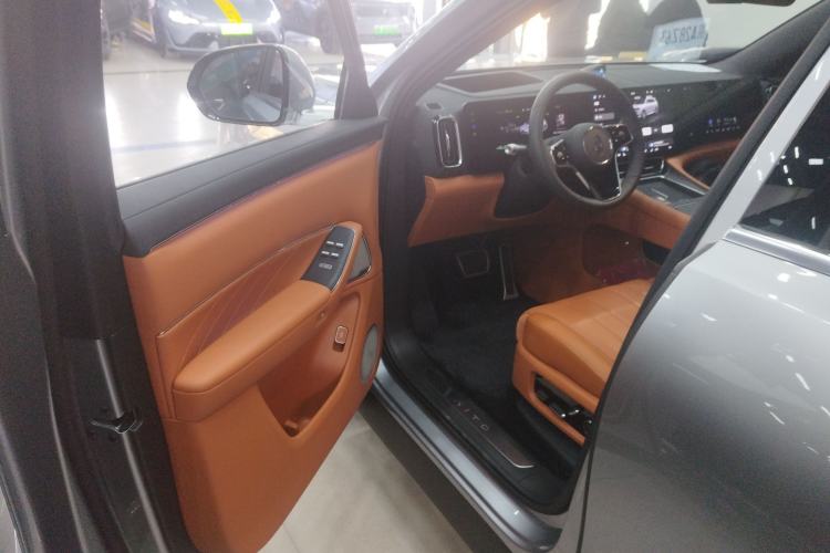 Used Hima AITO M8 2025 Extended-Range Max+ Version 53.4 kWh 5-Seater Edition Interior 3