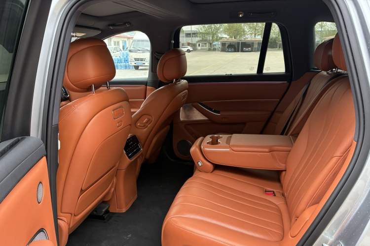 Used Hima AITO M8 2025 Extended-Range Ultra Version 53.4 kWh 5-Seater Edition Interior 4