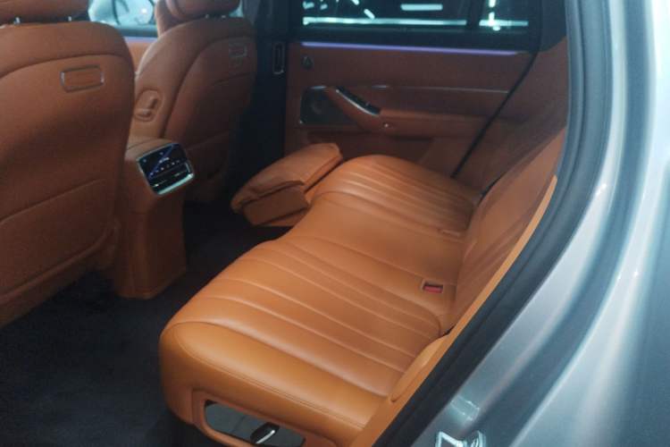 Used Hima AITO M8 2025 Extended-Range Max+ Version 53.4 kWh 5-Seater Edition Interior 4