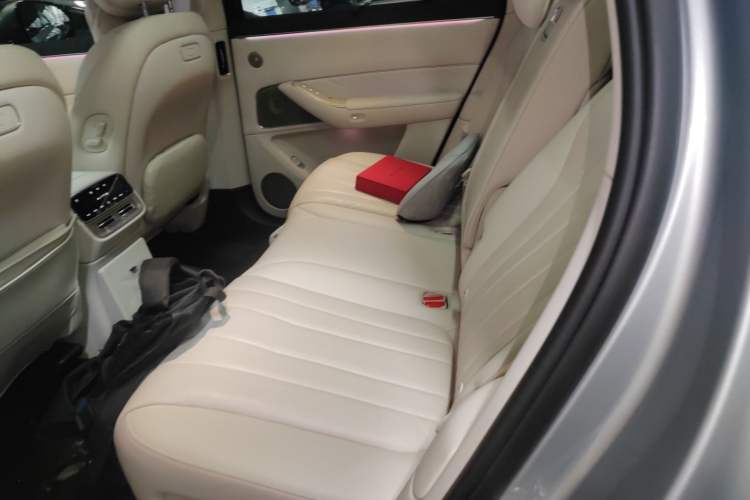 Used Hima AITO M8 2025 Extended-Range Ultra Version 53.4 kWh 5-Seater Edition Interior 4