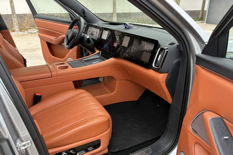 Used Hima AITO M8 2025 Extended-Range Ultra Version 53.4 kWh 5-Seater Edition Interior 5