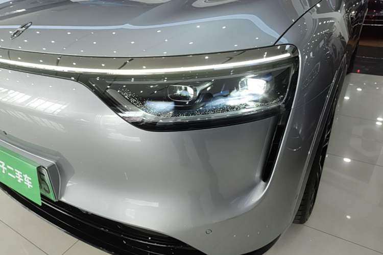 Used Hima AITO M8 2025 Extended-Range Ultra Version 53.4 kWh 5-Seater Edition Left Front Headlight