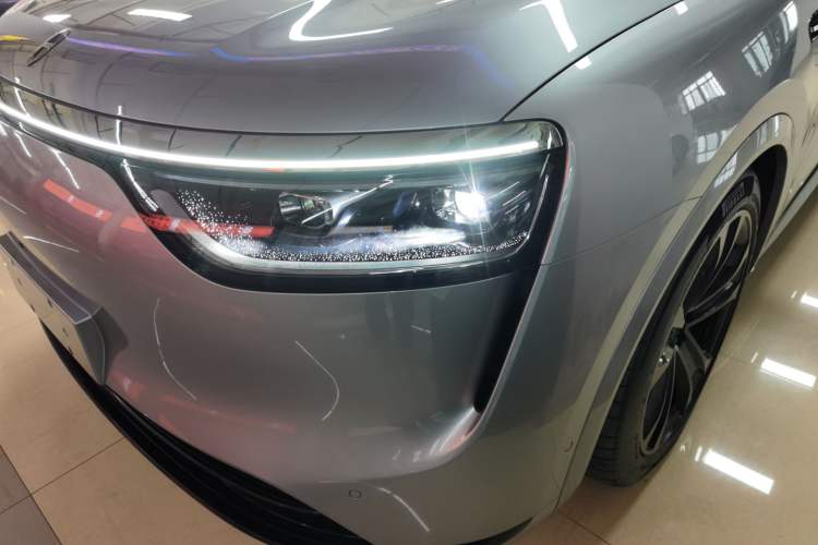 Used Hima AITO M8 2025 Extended-Range Ultra Version 53.4 kWh 5-Seater Edition Left Front Headlight