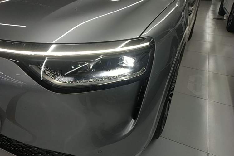Used Hima AITO M8 2025 Extended-Range Ultra Version 53.4 kWh 6-Seater Edition Left Front Headlight