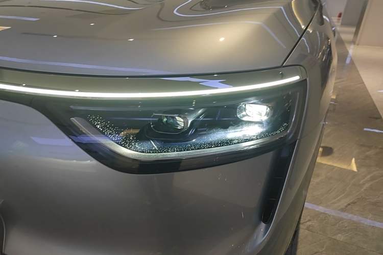 Used Hima AITO M8 2025 Extended-Range Ultra Version 53.4 kWh 5-Seater Edition Left Front Headlight