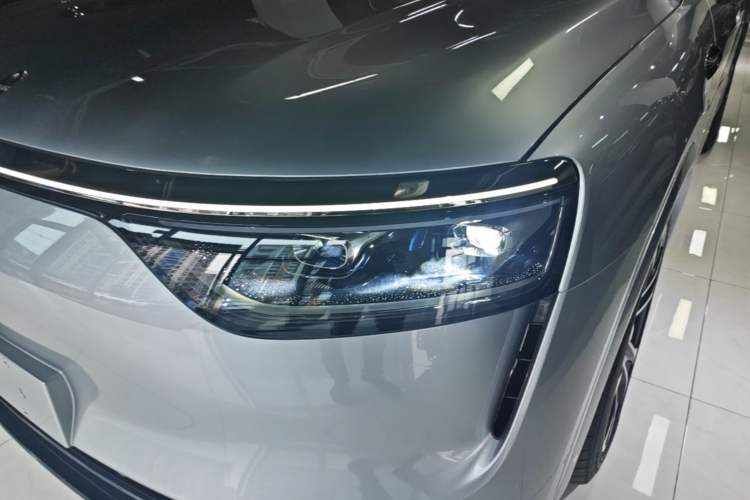 Used Hima AITO M8 2025 Extended-Range Ultra Version 53.4 kWh 6-Seater Edition Left Front Headlight