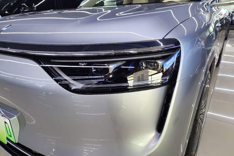 Used Hima AITO M8 2025 Extended-Range Ultra Version 53.4 kWh 5-Seater Edition Left Front Headlight
