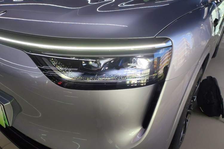 Used Hima AITO M8 2025 Extended-Range Ultra Version 53.4 kWh 5-Seater Edition Left Front Headlight