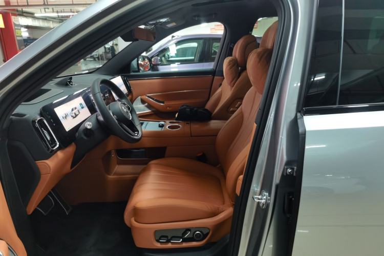 Used Hima AITO M8 2025 Extended-Range Ultra Version 53.4 kWh 5-Seater Edition Left Front Seat