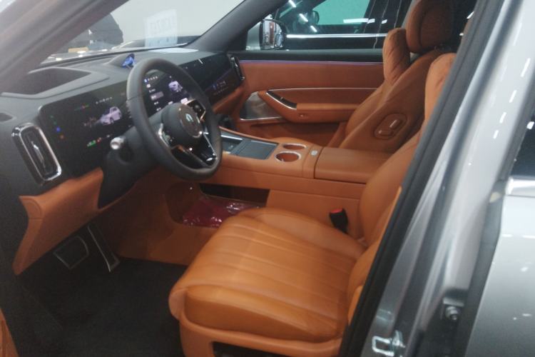 Used Hima AITO M8 2025 Extended-Range Max+ Version 53.4 kWh 5-Seater Edition Left Front Seat