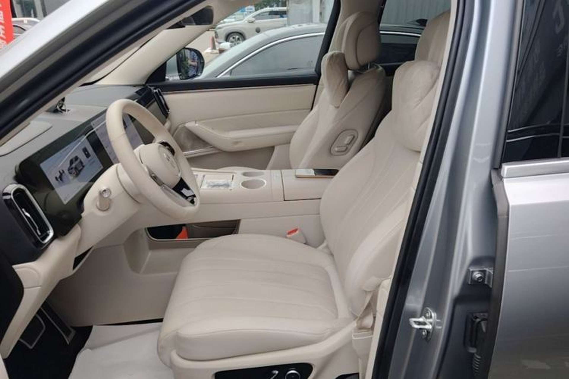 Used Hima AITO M8 2025 Extended-Range Ultra Version 53.4 kWh 6-Seater Edition Left Front Seat