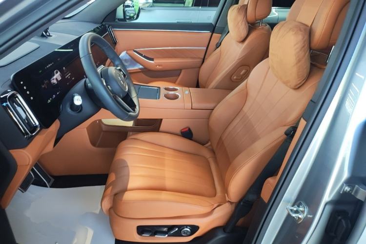 Used Hima AITO M8 2025 Extended-Range Ultra Version 53.4 kWh 5-Seater Edition Left Front Seat