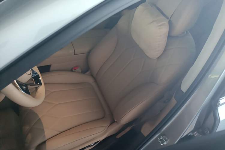 Used Hima AITO M8 2025 Extended-Range Ultra Version 53.4 kWh 5-Seater Edition Left Front Seat