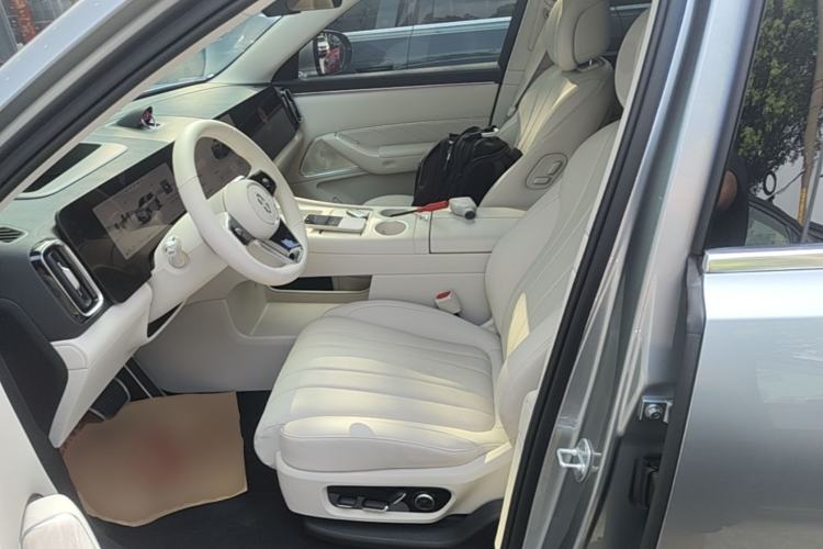 Used Hima AITO M8 2025 Extended-Range Max+ Version 53.4 kWh 6-Seater Edition Left Front Seat