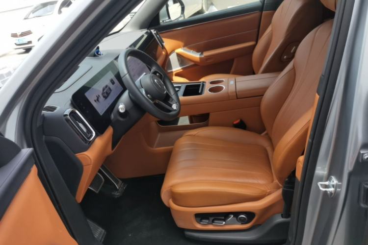 Used Hima AITO M8 2025 Extended-Range Max+ Version 53.4 kWh 5-Seater Edition Left Front Seat