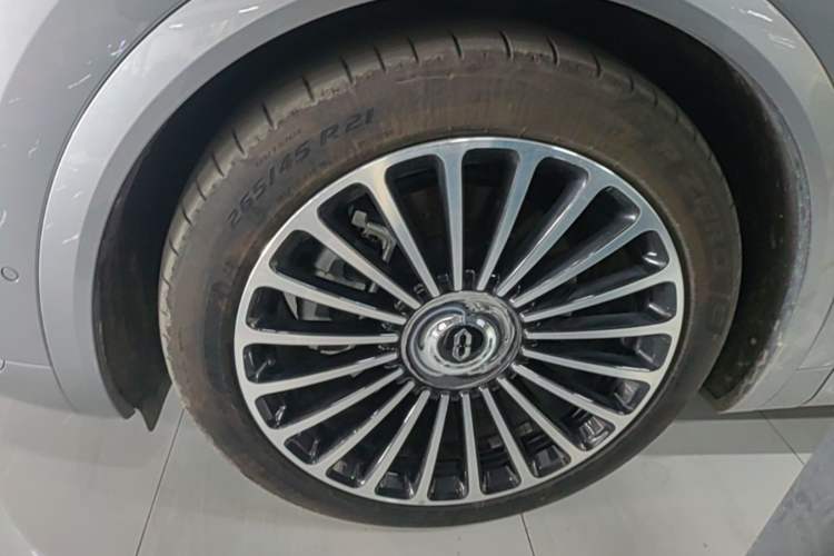 Used Hima AITO M8 2025 Extended-Range Ultra Version 53.4 kWh 6-Seater Edition Left Front Wheel Hub