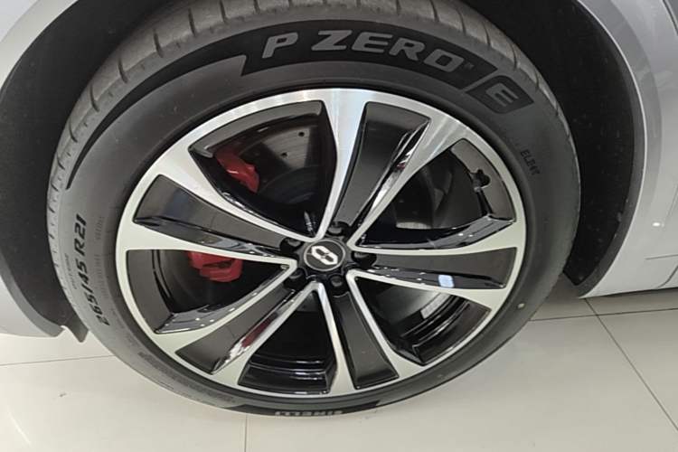 Used Hima AITO M8 2025 Extended-Range Ultra Version 53.4 kWh 5-Seater Edition Left Front Wheel Hub